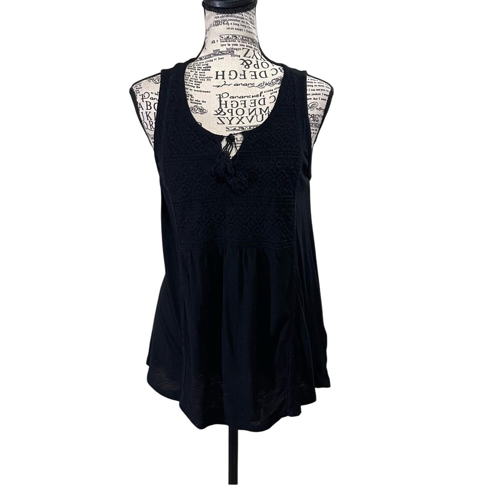 Vince‎ Camuto Black Crochet-Trim Sleeveless Tank with Tassel Tie